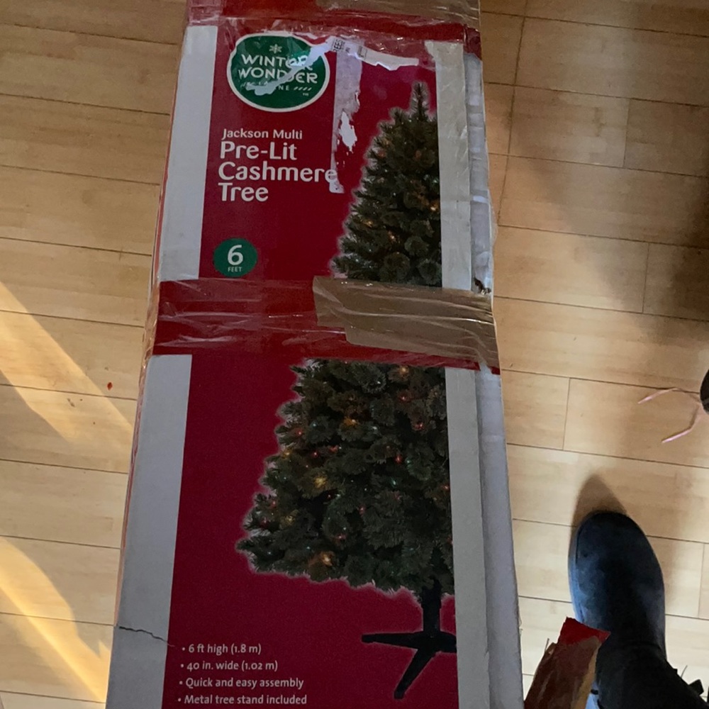 6 foot pre lit Christmas tree